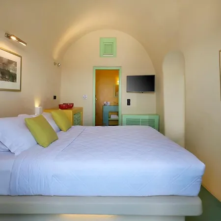 Caldera Edge Hotel