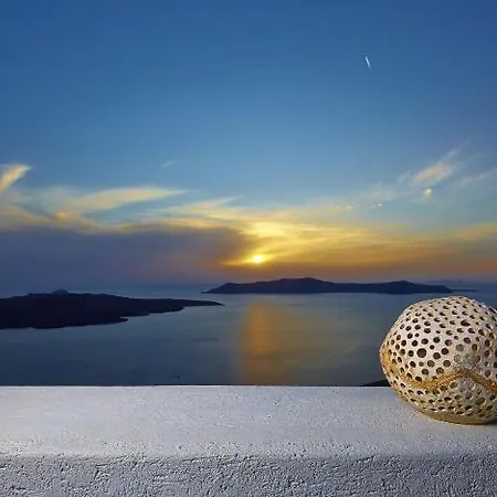 Caldera Edge Fira (Santorini)