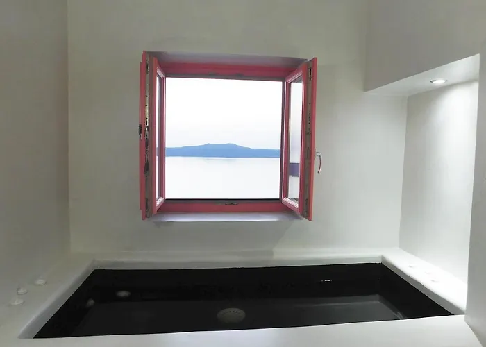 Caldera Edge Fira (Santorini)