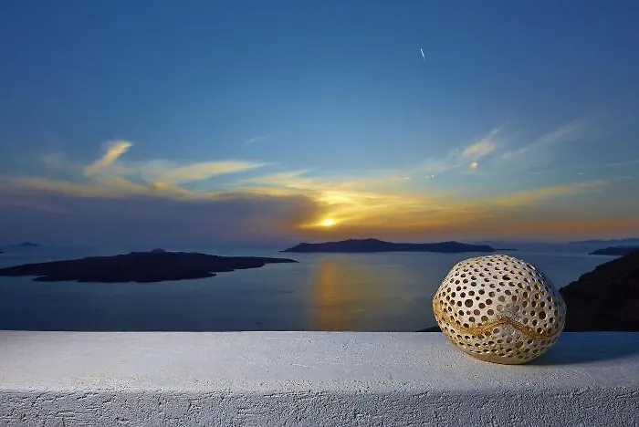 Caldera Edge Fira (Santorini)