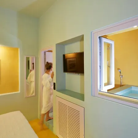 Caldera Edge Fira (Santorini)