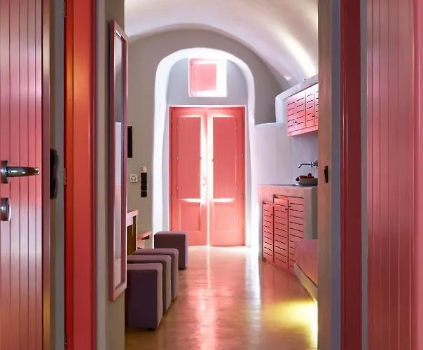 Caldera Edge Hotel 4*